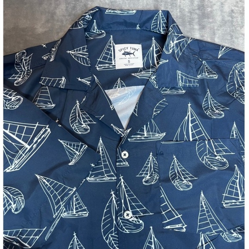 Spicy Tuna Men‎ Sm Blue Sailboat Short Sleeve Button Up Shirt Coastal Outfitter